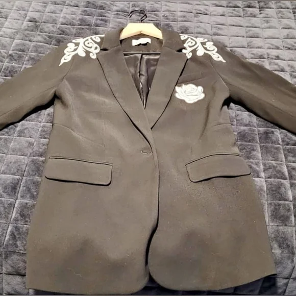 Vintage *RARE* Designer Blazer with Silver Applique *ONE OF A KIND* - Picture 2 of 12